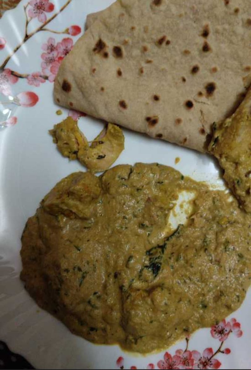 imabsahani's tweet photo. @zomatocare I have ordered paneer reshmi tikka masala as I don't eat non-veg on Thursday, you sent me chicken reshmi tikka masala, when I complain about it you didn't acknowledge the problem https://t.co/QF4msX3VJU