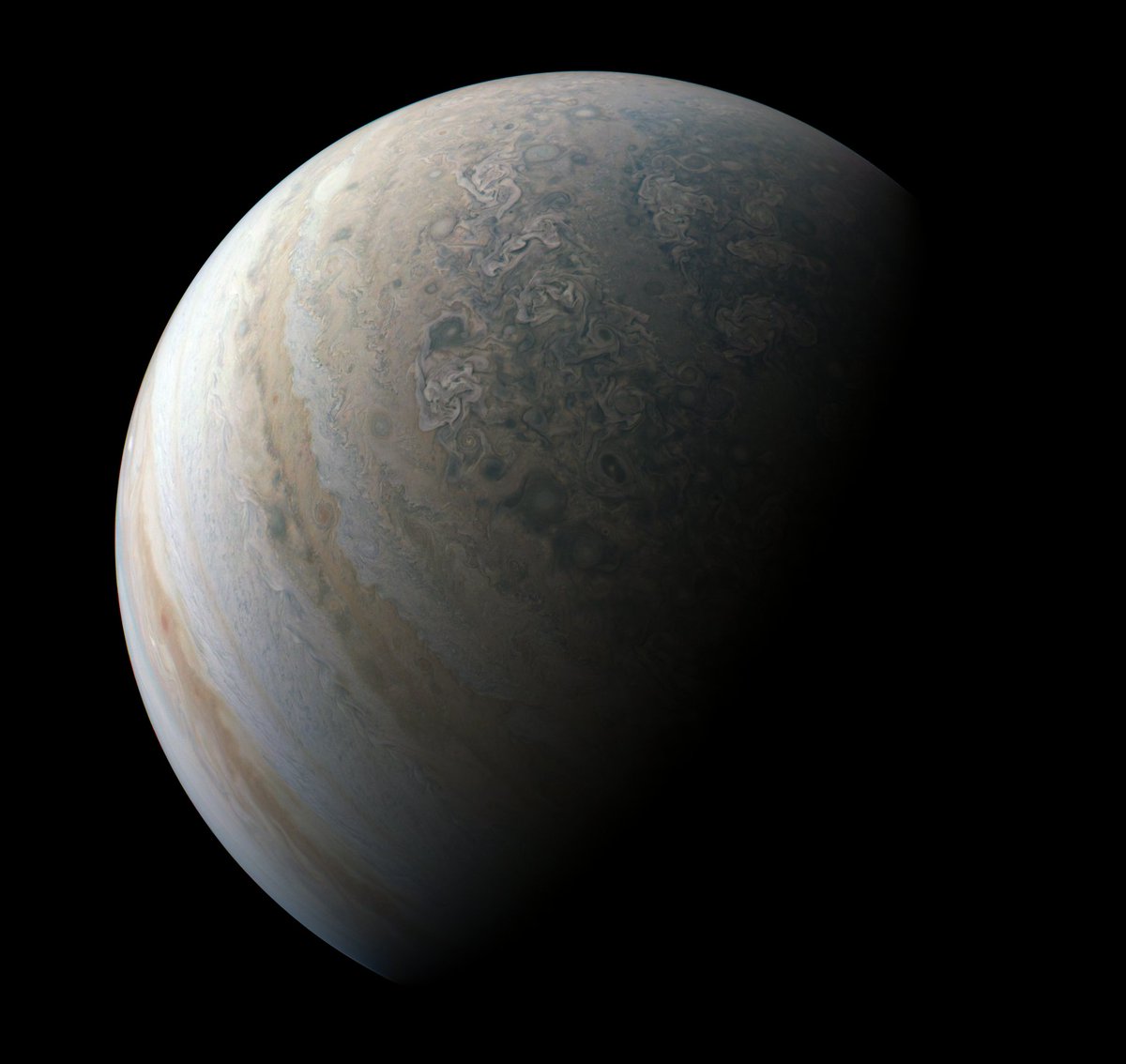 NASASolarSystem's tweet photo. Still the King: New, extremely precise measurements from NASA's #JunoMission reveal that Jupiter, the largest planet, is sliiightly smaller than we thought — about 8 kilometers (about 5 miles) narrower at the equator. Get the skinny - https://t.co/ttKw7GMHmA https://t.co/oCLudXqye8