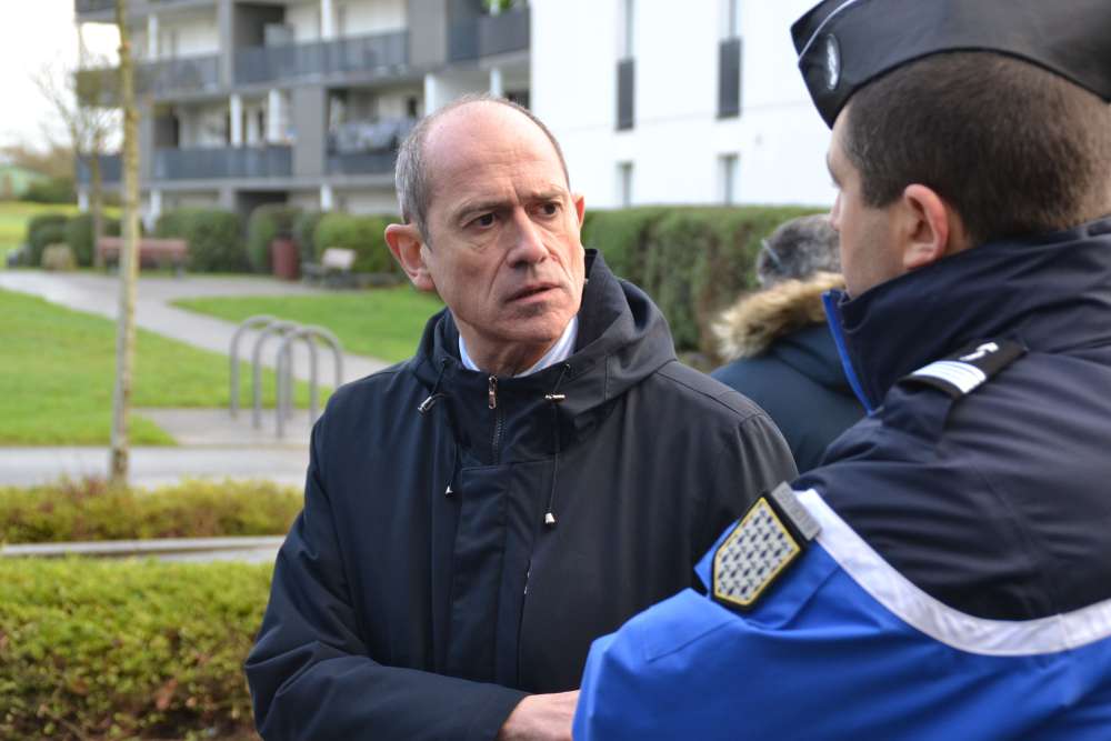 RAutrement's tweet image. #Rennes #Narcotrafic #Sécurité #Commerces #Préfecture À Rennes, l’État durcit le ton contre le narcotrafic. Bars, épiceries, kebabs ou salons de coiffure soupçonnés de blanchiment peuvent être fermés administrativement. Une stratégie assumée  rennes-infos-autrement.fr/trafic-de-stup…