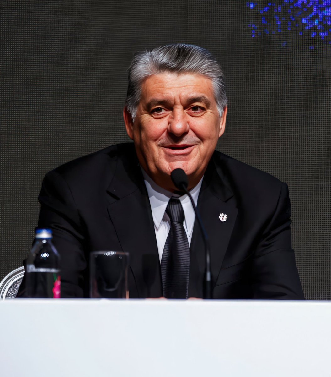 Ulan takım kanat bek forvet diye ağlarken sen hala 10 milyonlara stoper alıyorsun sana 5 değil 55 sezon versek yine aynı salaklıkla devam edersin