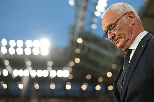 SoloRomaBuona's tweet image. Ecco l'intervista al Senior Advisor Claudio #Ranieri, ai microfoni di @SkySport:

🎙️“Noi non è che stiamo chiedendo di andare in #Champions anche se è la voglia di tutti. Con la proprietà si è parlato di un progetto di 3 anni, e noi dobbiamo cercare di fare bene anche se subito…