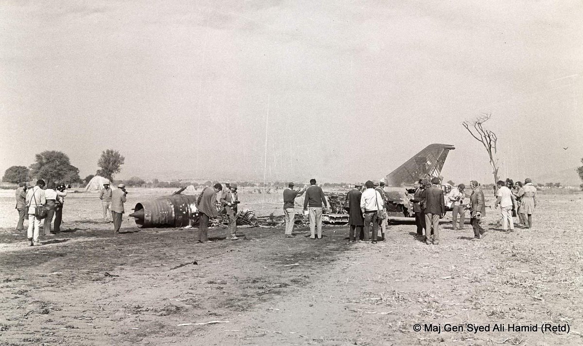 onionroute's tweet photo. Photos of an Indian fighter jet shot down by Pakistan in the #Chhamb sector during the 1971 War 

— S/ Major Gen Syed Ali Hamid (R) https://t.co/GHkt6G4sPC