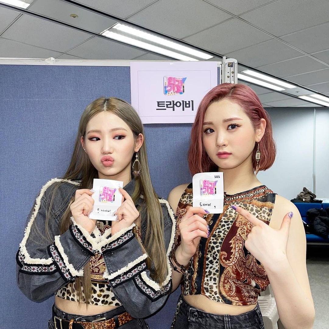 creativcore's tweet photo. Con mi chiquita we're like #𝟸𝟸𝟸𝜗ǝ𝕩ːs𝕥ars today, así que ni piensen en buscarnos! No estaremos prestando atención a nada que no sea el debut más iconic, #𝕚ʼmmαꕀ𝕗an y estoy bien orgullosa de demostrarlo junto a quienes me entienden el mood.

𝐬easōn o𝑓 ⋆ ☽ 𖡻 #𝐥un𝕒. https://t.co/yCv6WH3l9i