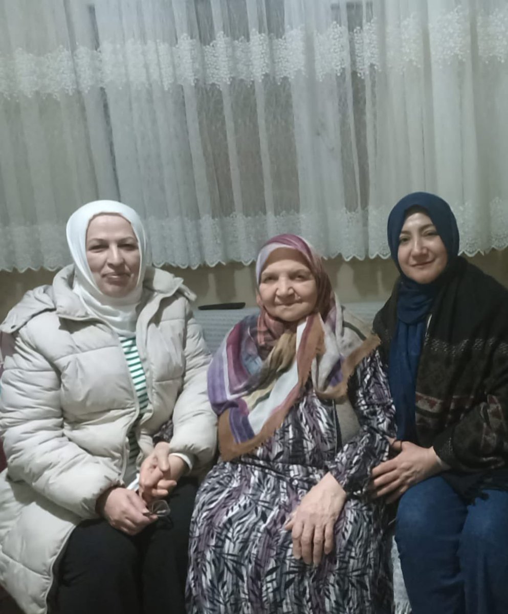 Mahallelerimizde gerçekleştirdiğimiz hane ziyaretlerinde hemşehrilerimizle bir araya geliyor, gönül bağlarımızı güçlendirirken teşkilatımıza yeni üyeler kazandırıyoruz.