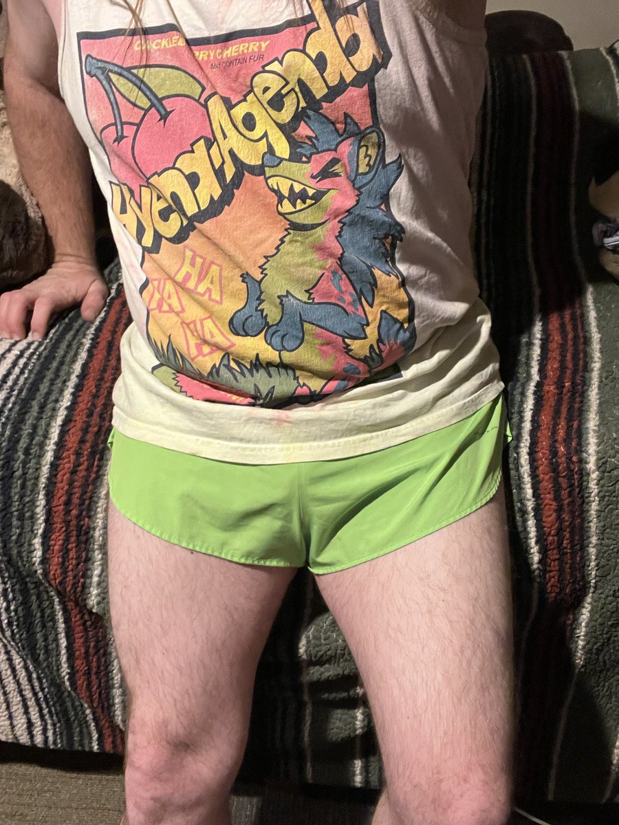 Short shorts need to make a comeback. Show off those thighs and legs.

#shortshorts #shorts