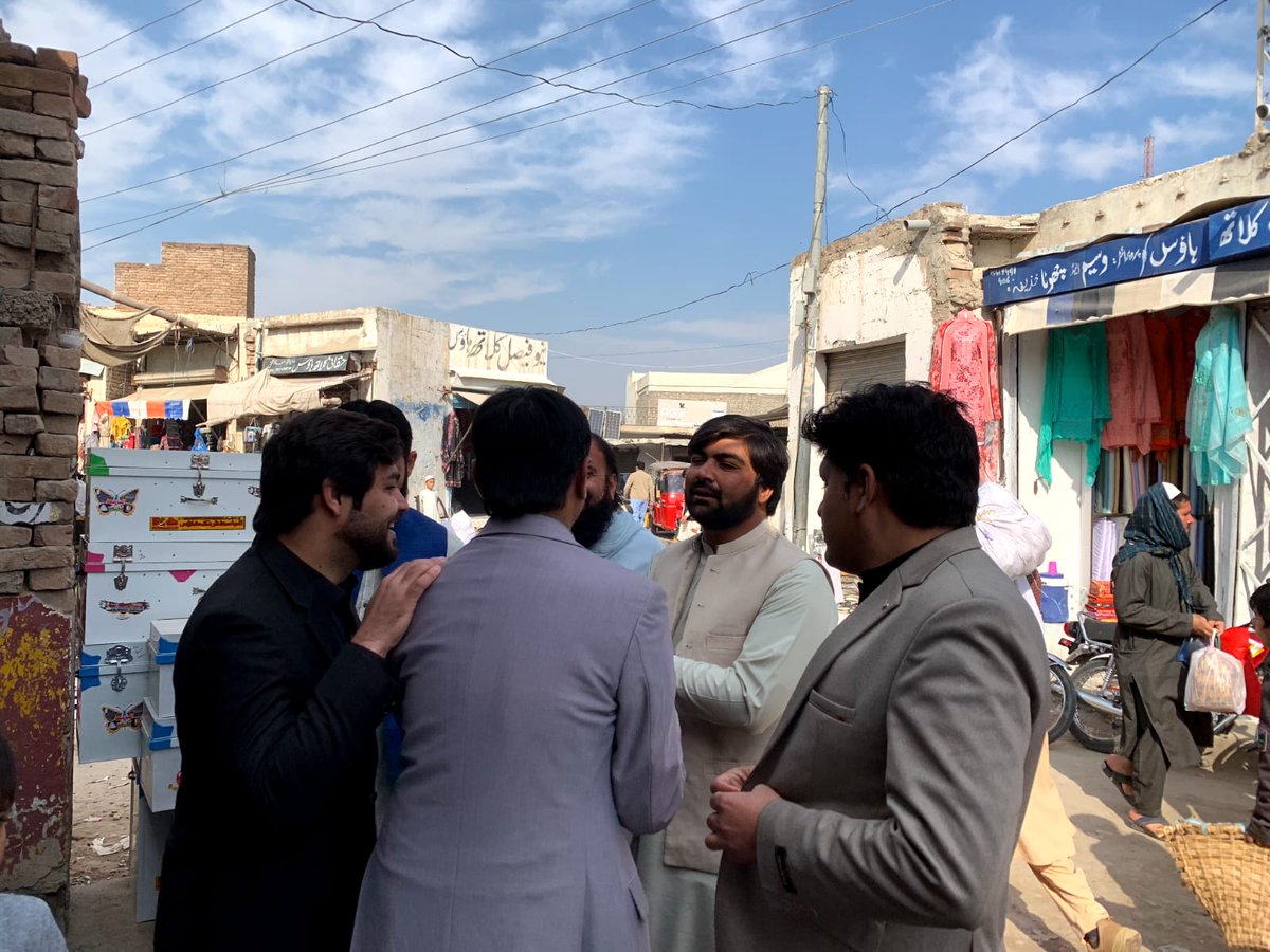 Wisalkh78944044's tweet photo. وزیراعلی سہیل آفریدی کی ہدایت پر ڈسٹرکٹ نامزد امیدوار انصاف یوتھ زاہد خان اور تحصیل ڈومیل یوتھ سٹریٹ مومنٹ کی تیاری کرتے ہوئے عوام میں آگاہی پروگرام کررہے ہیں
#youth #pk99 @ShandanaGulzar @SohailAfridiISF https://t.co/uJ9EGYbtMm