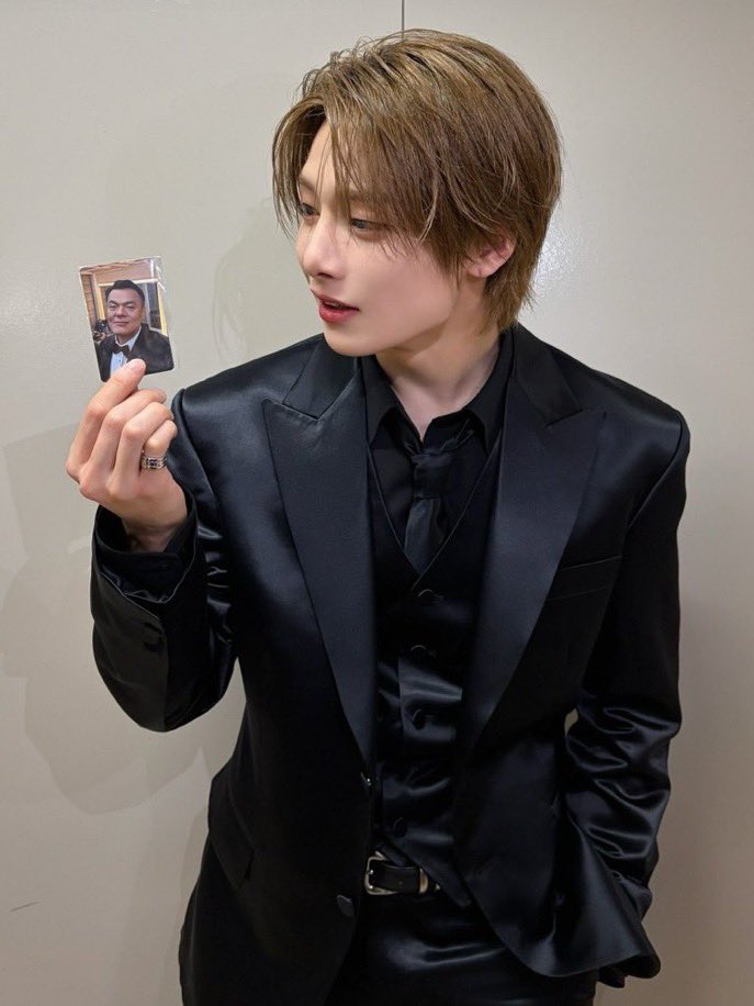 h 🎗️ tweet media