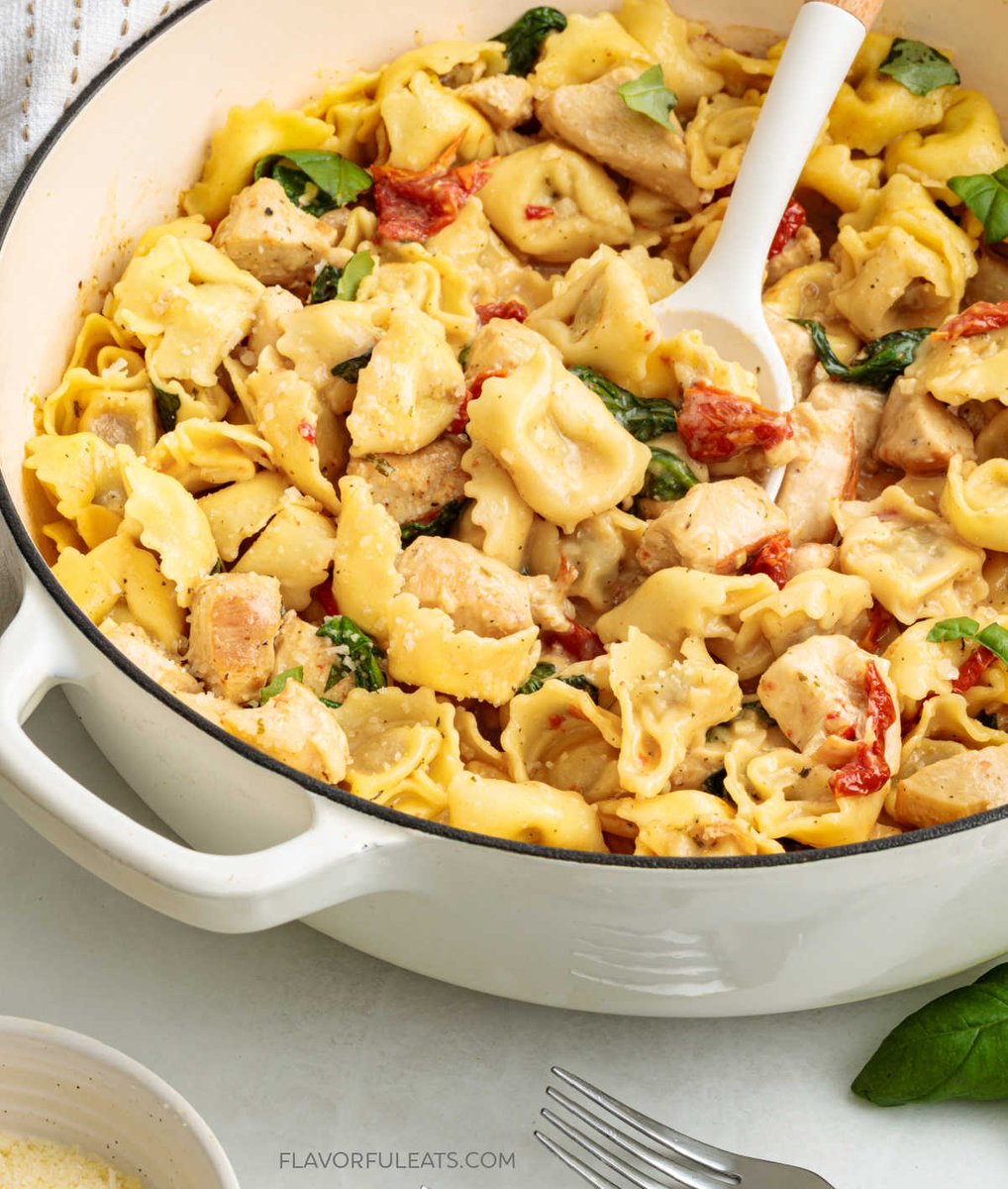 One-Pan Creamy Chicken &amp; Tortellini flavorfuleats.com/one-pan-creamy… 
#pasta #tortellini #easyrecipes #dinnerideas #foodies #pastalover #chickenrecipes #homemade #homecooking #delish #flavorfuleats #foodblogger