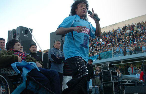 Al kempes? Na, mejor en casa.

Lo popular con lo popular, siempre! 🐒🩵🏴‍☠️
