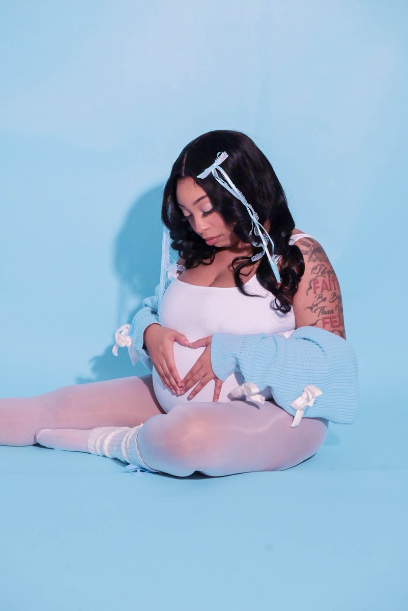 lingleanne3's tweet photo. Just posting my maternity picture 🩵🫶🏽 #boymomx2 https://t.co/7tzXQkSdlY