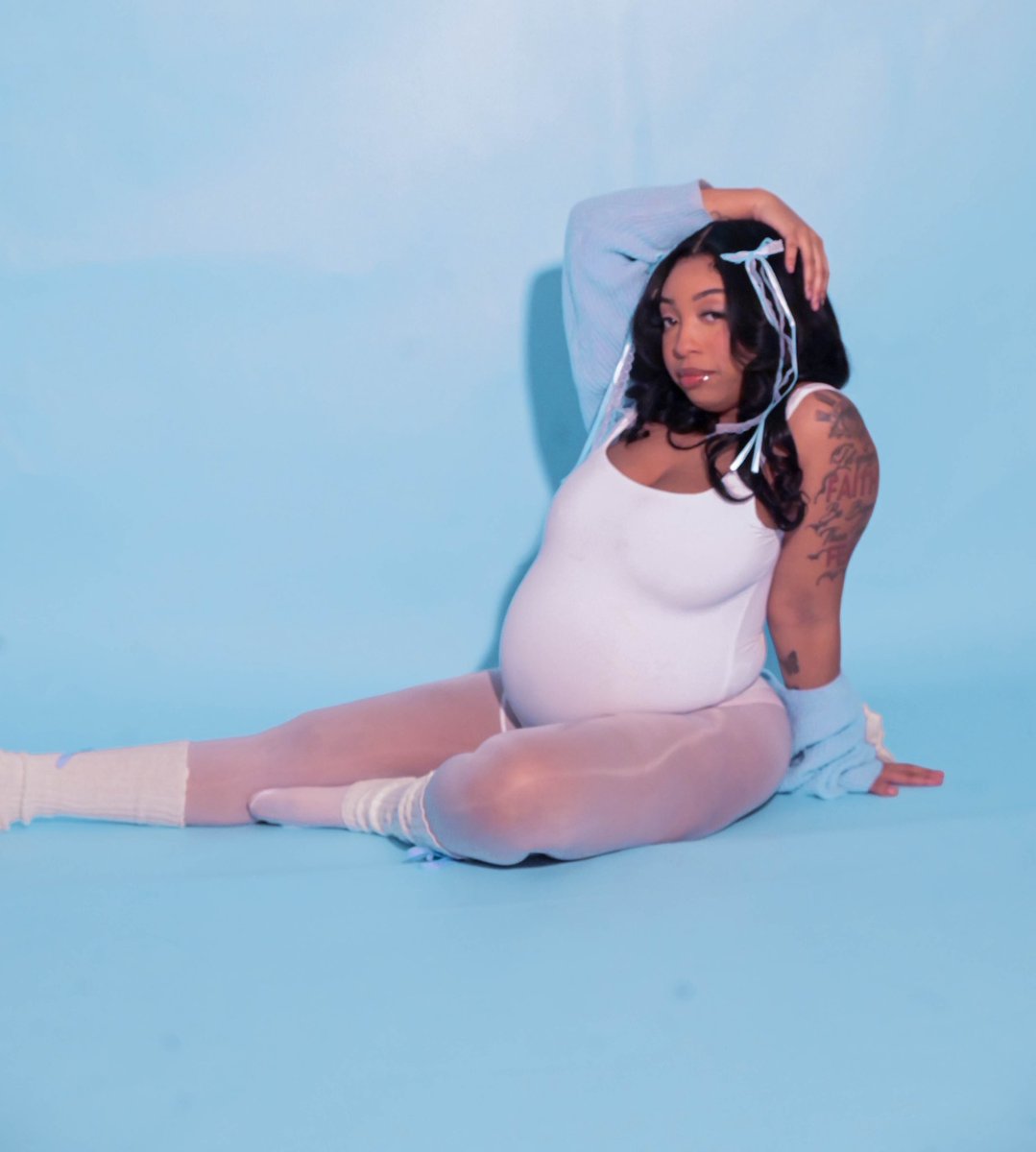 lingleanne3's tweet photo. Just posting my maternity picture 🩵🫶🏽 #boymomx2 https://t.co/7tzXQkSdlY
