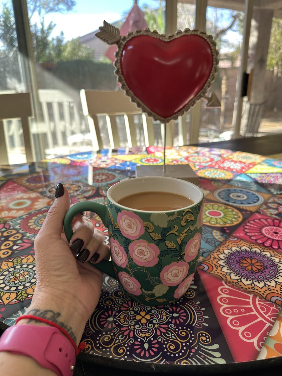 Buenos días y buen jueves a caaaasi todos!