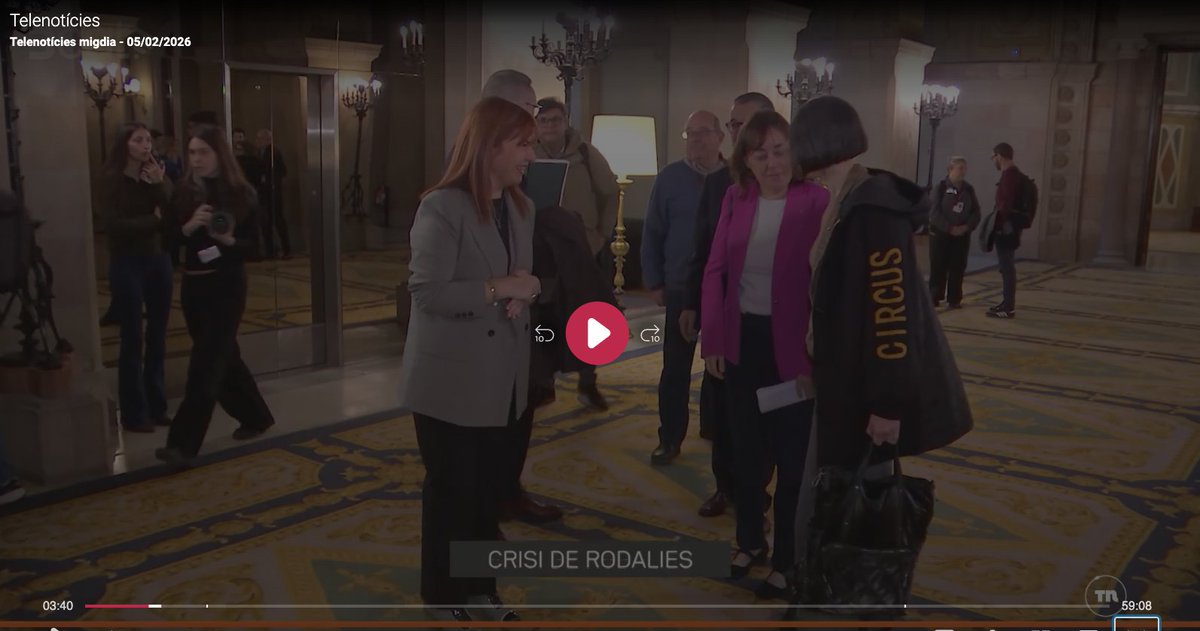 PoliticayModa's tweet photo. He hagut de comprovar-ho perquè no donava crèdit: la consellera d'interior es presenta a la comissió sobre el caos a Rodalies amb una parca on es llegeix "Circus" 🤡 Almenys, són sincers... 🤡
Com va dir aquell savi "això és can pixa i rellisca"!  #RESPECT https://t.co/9TbVFrIvU0
