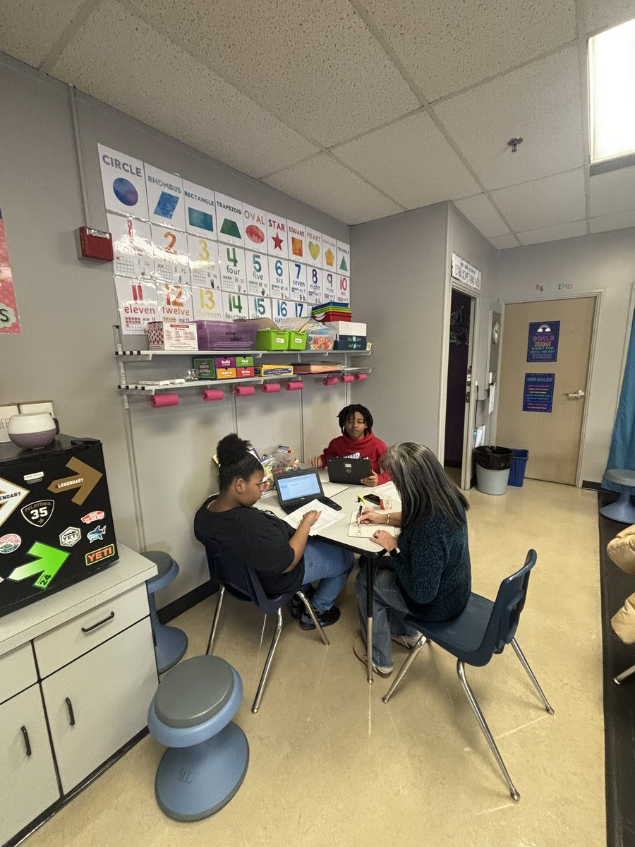 “Focused” is the word of the day in room 30 today! 2nd graders focused on being independent thinkers and learners a d 4th/5th graders focused on a writing project-rockstar classroom today ✌🏻💙🦈<a href="/WoParkSharks/">Worthington Park Elementary School</a> #itsworthit