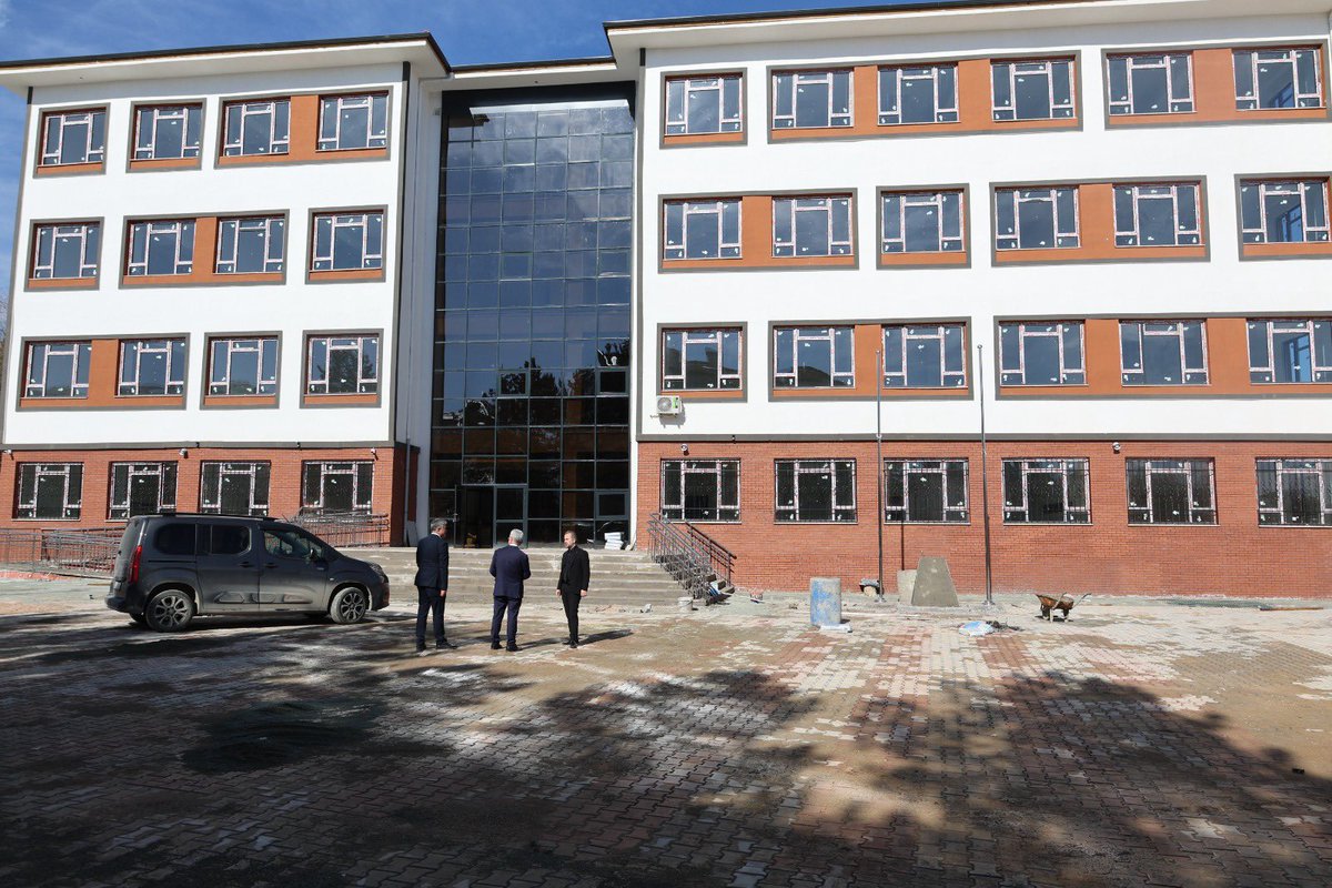 Milli Eğitim Müdürümüz Beraat ŞAHİN ve Bakanlığımız Strateji Geliştirme Daire Başkanlığı Daire Başkanı Abdullah YURDABAKAN ile geçici kabul aşamasına gelen Necip Güngör Kısaparmak MTAL’de incelemelerde bulundular. <a href="/tcmeb/">Millî Eğitim Bakanlığı</a> <a href="/Yusuf__Tekin/">Yusuf Tekin</a> <a href="/numanhatipoglu/">Numan Hatipoğlu</a>  <a href="/SahinBeraat/">Beraat Şahin</a> #elazığ