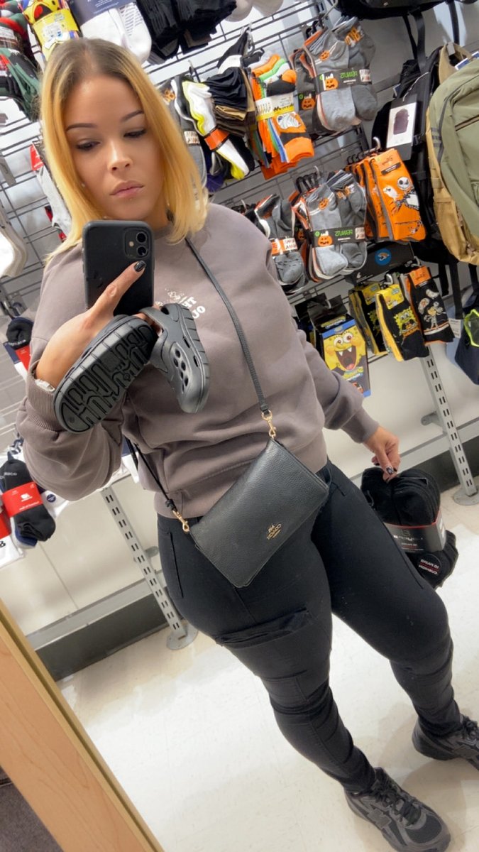 kushqueen215's tweet photo. Body look good as fuck with clothes on but without them it looks even better🤤😍shitting on you from head to toe and that’s another one of my super powers 🤣😂😅🤟🏻💯🕷️💪🏼
#TBT
#her
#Herrolemodel
#Reelzdiditfirst
#Content
#Delivered
#Makingabitchrunsince2015🤣
#Kushqueen👸🏼🍃💨💋 https://t.co/XhQyfo99ty
