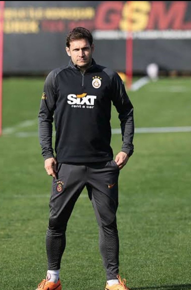 Yeni kurulmuş kadro ile şampiyon olduğumuzda,
Moritz Volz vardı.
Hoffenheim'da yardımcı antrenörlük yapıyor, transfer yapamadınız, bari yardımcı hocayı getirin de, Eldekilerin performansı artsın.⚽️🧠💛❤️