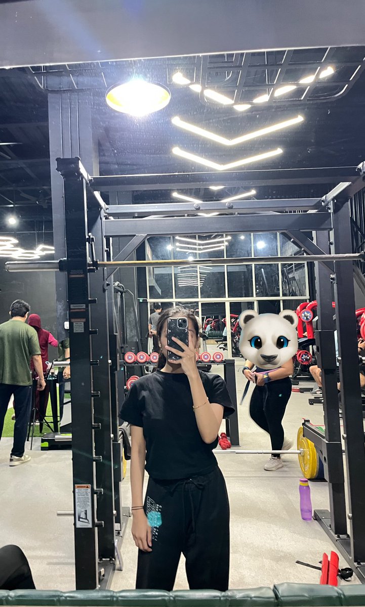 setelah kemageran inii, akhirnyaa punya semangat buat nyibukin diri