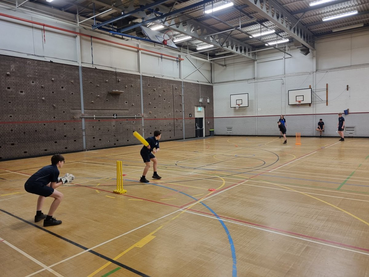 KingswayPE's tweet photo. It was an absolutely brilliant performance from the U15's Indoor Cricket Team tonight at the Stockport Finals! The team won the super- over to go through to the next round! Well done, Team Kingsway!  POTM: Captain Tom F! 🏏👏 💪 https://t.co/dX3f4T8KZq