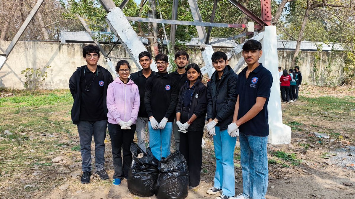 nsskmc's tweet photo. 𝗡𝗦𝗦 𝗞𝗠𝗖 participated in the 𝗕𝗮𝗰𝗸 𝘁𝗼 𝗕𝗹𝘂𝗲 - 𝗬𝗮𝗺𝘂𝗻𝗮 𝗖𝗹𝗲𝗮𝗻𝗹𝗶𝗻𝗲𝘀𝘀 𝗗𝗿𝗶𝘃𝗲 on 1 Feb 2026, organised by NSS Bennett University. From Awareness Walks to Riverbank Cleanup &amp; Yamuna Aarti, youth came forward.
@_NSSIndia 
@nssrddelhi 
@YASMinistry https://t.co/fJ95Oyd86u