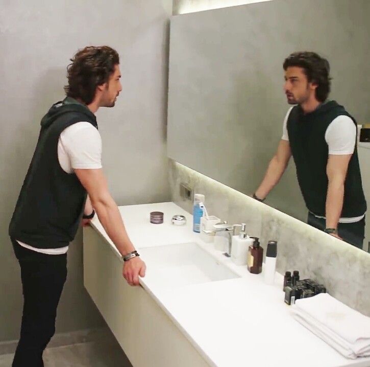 contextalp's tweet image. Dertlerimi kendime anlatırken ben: