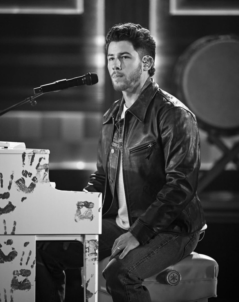 teamjonasargtw's tweet photo. — @nickjonas presentando 'Gut Punch' en The Tonight Show 🤍 https://t.co/CS2sMRx1YU