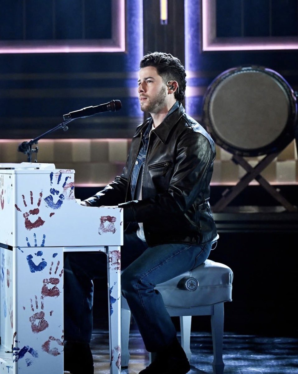 teamjonasargtw's tweet photo. — @nickjonas presentando 'Gut Punch' en The Tonight Show 🤍 https://t.co/CS2sMRx1YU