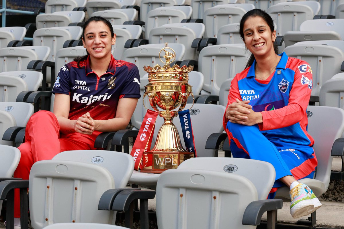 BALDEVMEENA19's tweet photo. आपको आज के मैच में क्या लगता है ❓ किसके सर ताज सजेगा #rcbwvsdcw @RCBTweets @DelhiCapitals #RcbvsDD https://t.co/8axarf4c3a