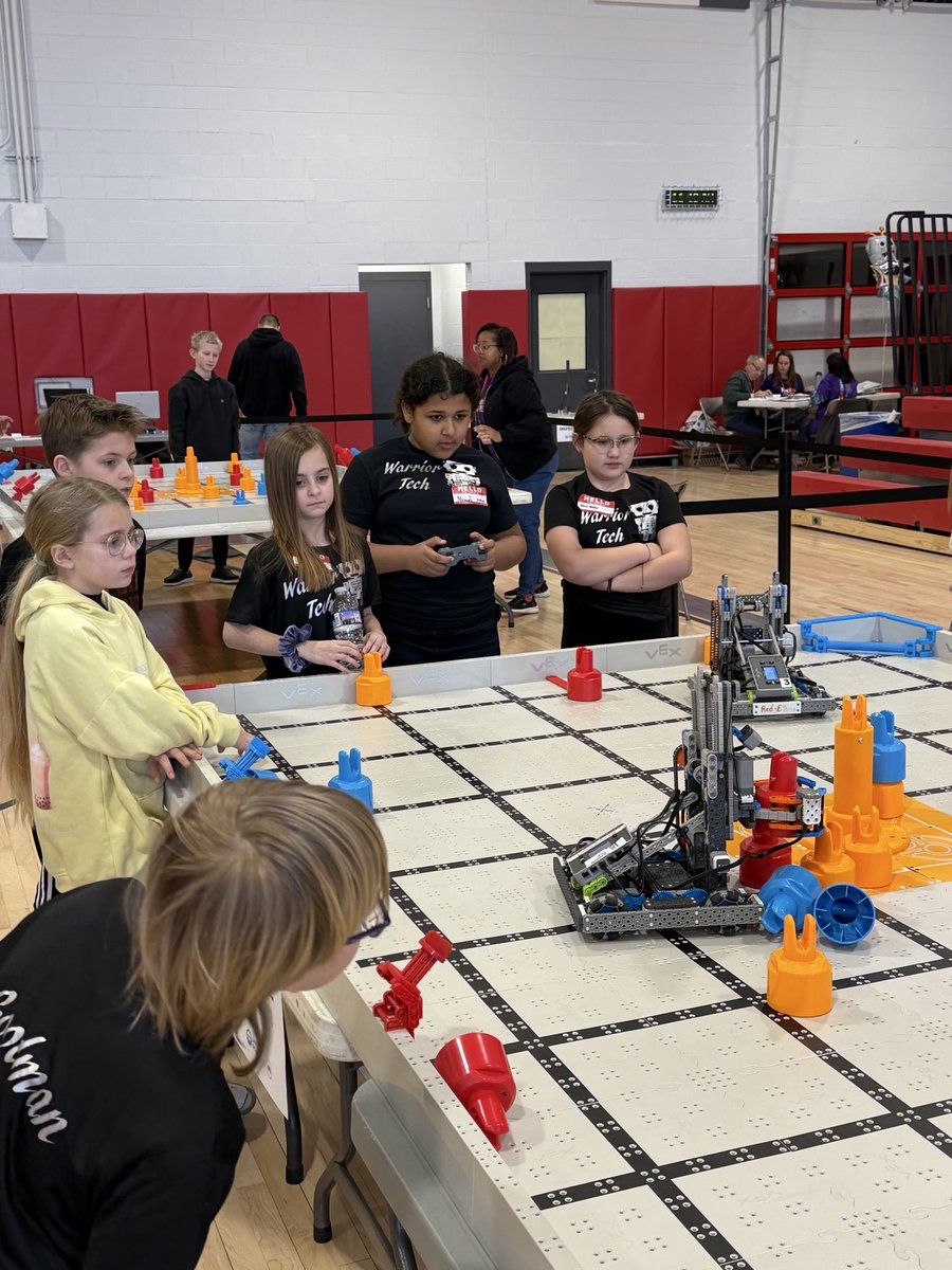 MrChrisFoster's tweet photo. #SteelWarriors #WarriorTech @VEXRobotics #UnifiedRobotic #Competition @ARDeMarco18 @EFEAteaches @EFSDWarriors https://t.co/tD2XJ1twPH