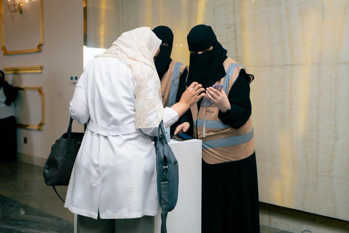 شاركنا في مؤتمر نُبل لصحة ورفاه كبار السن وفريقنا ترك بصمته، حملنا رسالة العطاء والدعم لكل من يحتاج الرعاية والاهتمام، وكانت تجربة ملهمة نعتز بها. 🤍✨

 #فريق_روح_مكة #مؤتمر_نبل_لصحة_ورفاه_كبار_السن #مكة_تهتم_لكبارها
<a href="/nhssaudi/">جمعية الصحة النبيلة | NHS</a> 
<a href="/SaudiMOH/">وزارة الصحة السعودية</a>