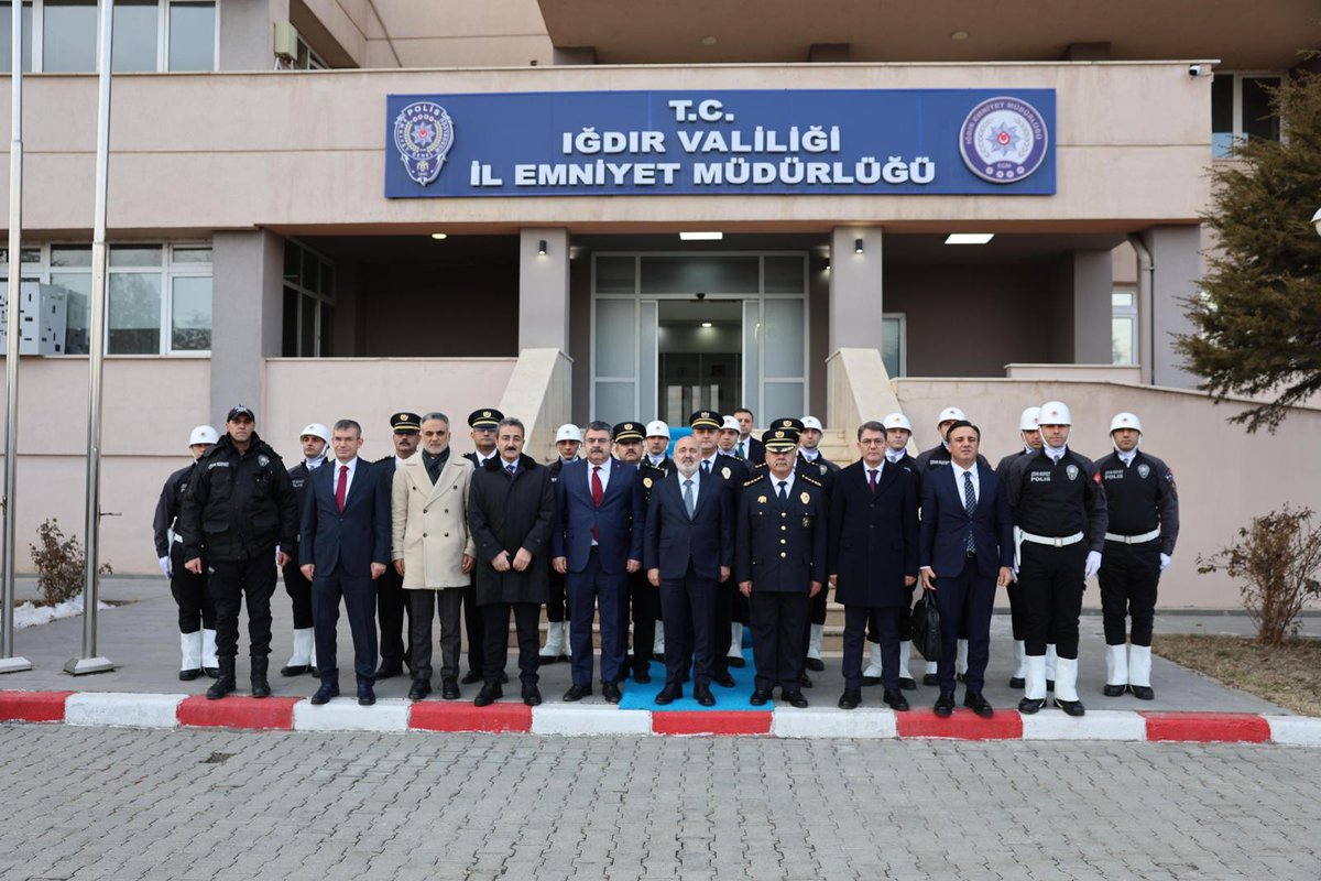 av_mehmetsaglam's tweet photo. 📍 Iğdır
Kolluk Gözetim Komisyonu üyelerimizle birlikte lğdır İl Emniyet Müdürlüğü' nü ziyaret ettik.

Ziyaretimiz kapsamında, Iğdır İl Emniyet Müdürümüz Sn. Niyazi Turgay’dan yürütülen çalışmalara ilişkin kapsamlı brifingler aldık.

Görüşmelerimizde; kolluk hizmetlerinin etkinliği, kurumsal işleyiş ve sahadaki uygulamalara ilişkin karşılıklı istişareler gerçekleştirdik. Özveriyle görev yapan emniyet personelimize teşekkür ediyor, çalışmalarında başarılar diliyorum.