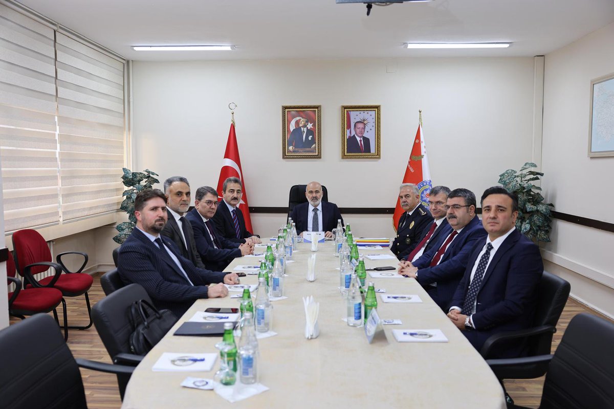 av_mehmetsaglam's tweet photo. 📍 Iğdır
Kolluk Gözetim Komisyonu üyelerimizle birlikte lğdır İl Emniyet Müdürlüğü' nü ziyaret ettik.

Ziyaretimiz kapsamında, Iğdır İl Emniyet Müdürümüz Sn. Niyazi Turgay’dan yürütülen çalışmalara ilişkin kapsamlı brifingler aldık.

Görüşmelerimizde; kolluk hizmetlerinin etkinliği, kurumsal işleyiş ve sahadaki uygulamalara ilişkin karşılıklı istişareler gerçekleştirdik. Özveriyle görev yapan emniyet personelimize teşekkür ediyor, çalışmalarında başarılar diliyorum.