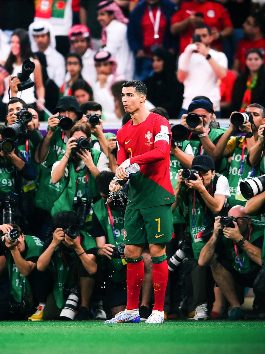 tl buzzing with congratulatory message to Ronaldo, comps here and there. Now imagine if he wins the World Cup. X will shut down on that day.