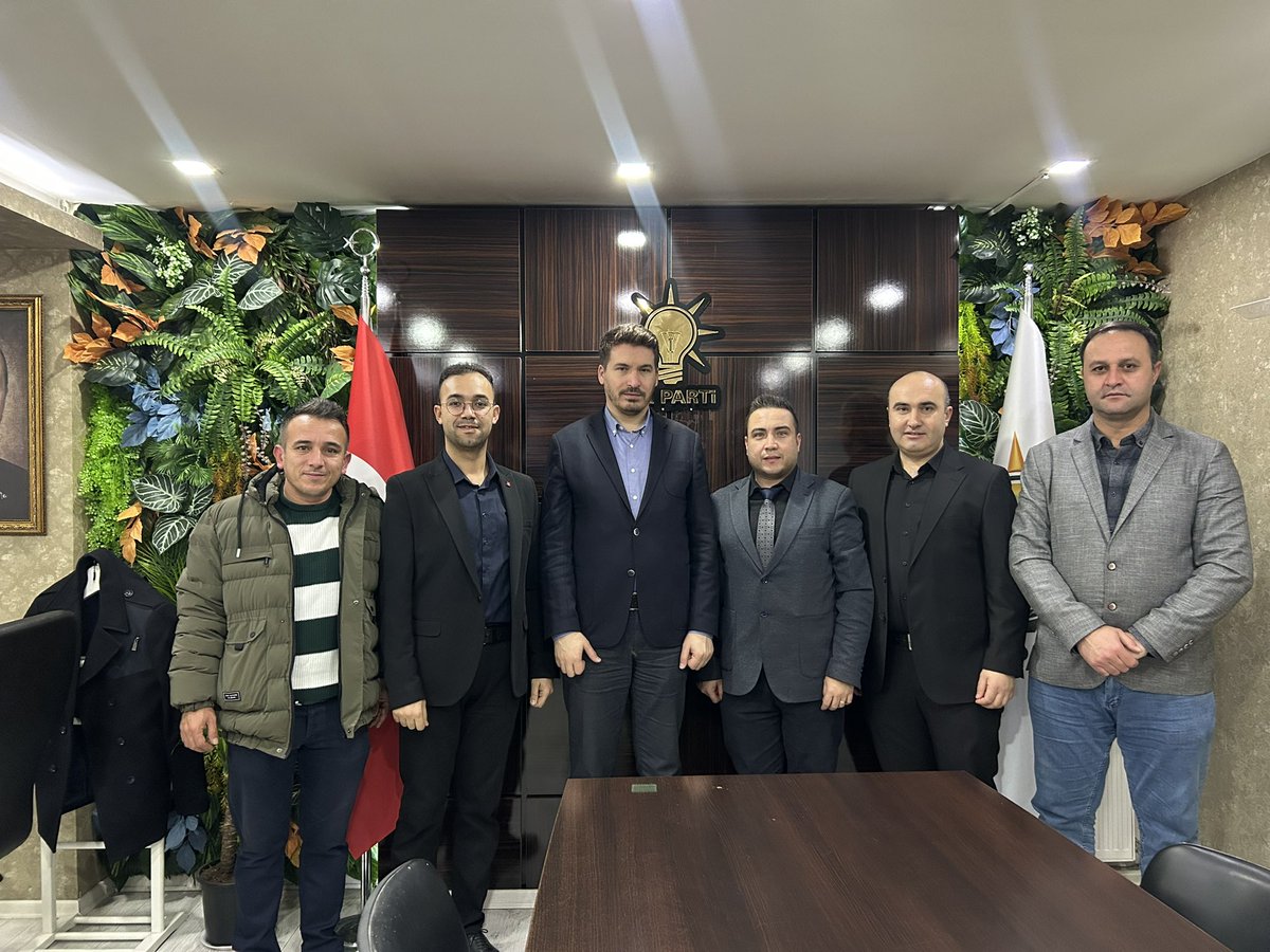 OdunpazariAK26's tweet photo. Yunusemre Devlet Hastanesi 2 Eylül Binası Güvenlik Amirleri bizleri ziyaret etti. Nazik ziyaretleri için teşekkür ederiz. https://t.co/J5ztydxFuF