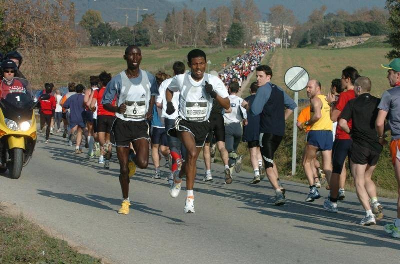 Pucurull's tweet photo. Tal dia com avui de fa 20 anys, el mític Haile Gebrselassie va guanyar la mitja marató de Granollers en 1h00:07. Mai fins aquell dia s'havia corregut una mitja marató a Espanya amb igual o millor temps. https://t.co/43hbBkrfqp