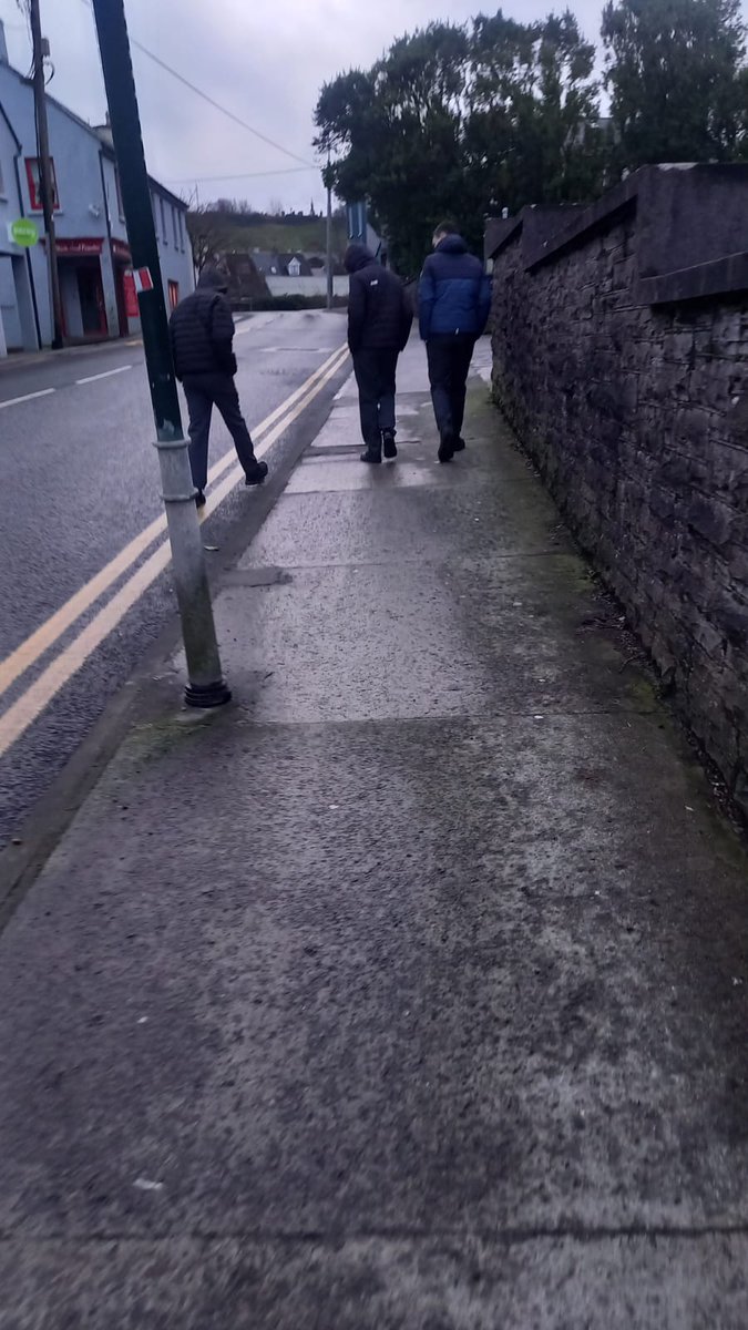 BDuffma's tweet image. #Clare #Burren #100daysofwalking 🟡🔵🖤🤍💚💛  ⚪️⚫️ if I could only go back in time...🤗🤗  dull &amp;amp; breezy #Thursday morning