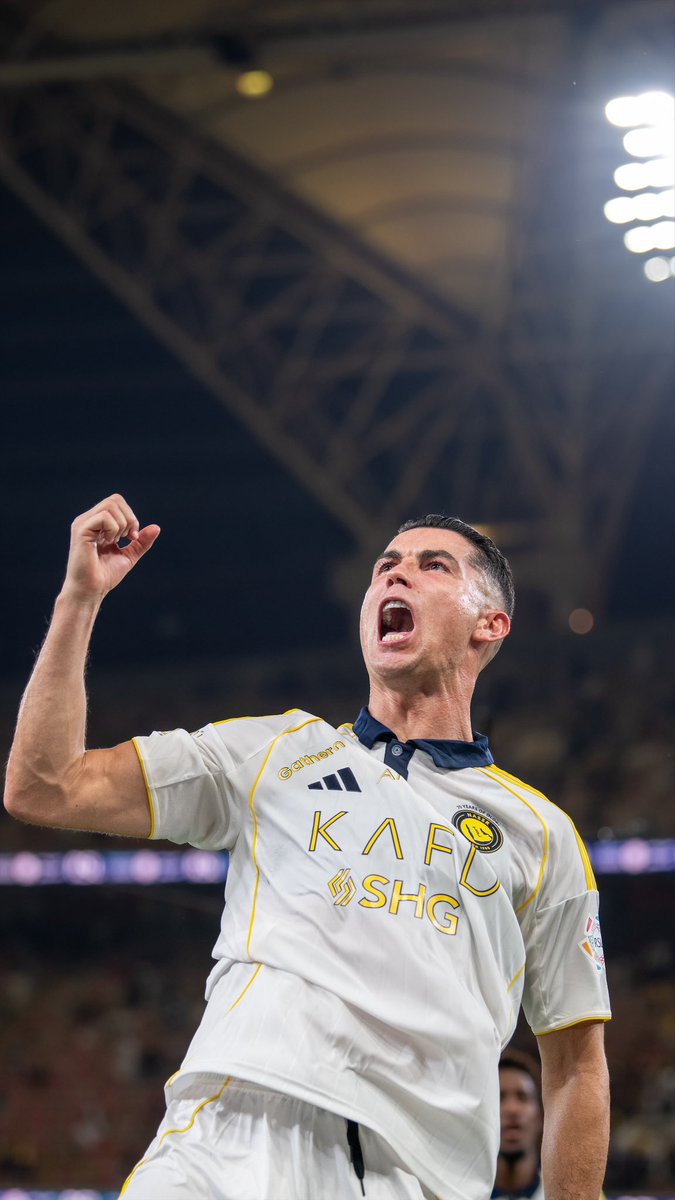 AlNassrFC_EN's tweet image. The legend only grows. Your commitment, mentality, and leadership drive our dreams forward. 🟡🔵 
Happy Birthday, @Cristiano! 🐐