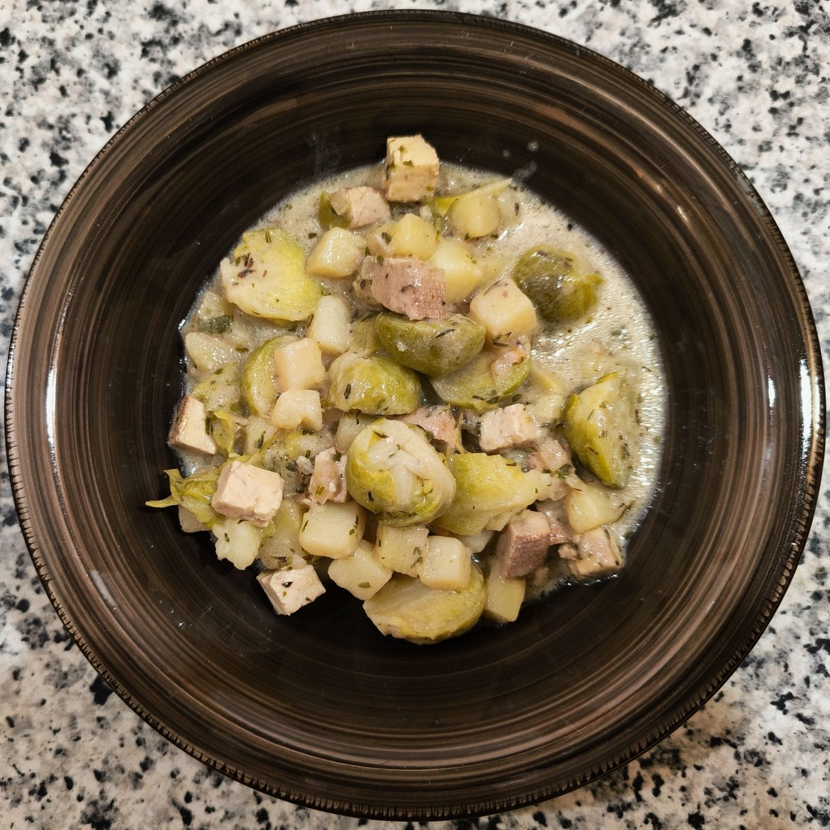 MikeKocht's tweet image. #Eintopf zum #Löffeln wieder einmal mit #Kohl (Gemüse)
Allerdings nicht "rabi" sondern "sprosssen"!
Für D: Rosenkohl statt Kohlrüben ;-)
#Räuchertofu fürs "rauchige" Aroma

mikekocht.at/2026/02/05/ein…