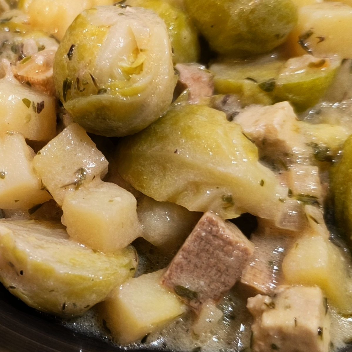 MikeKocht's tweet image. #Eintopf zum #Löffeln wieder einmal mit #Kohl (Gemüse)
Allerdings nicht "rabi" sondern "sprosssen"!
Für D: Rosenkohl statt Kohlrüben ;-)
#Räuchertofu fürs "rauchige" Aroma

mikekocht.at/2026/02/05/ein…