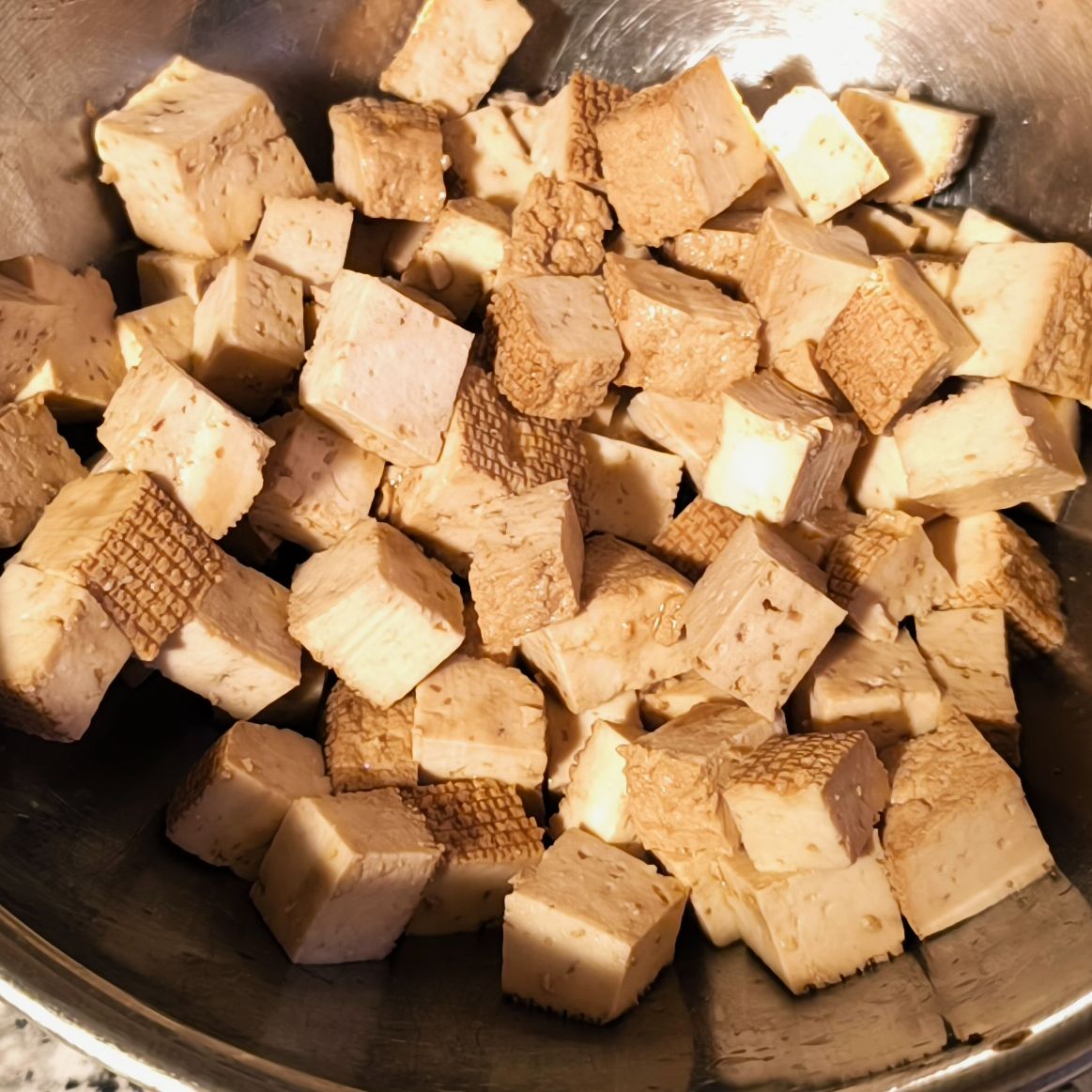 MikeKocht's tweet image. #Eintopf zum #Löffeln wieder einmal mit #Kohl (Gemüse)
Allerdings nicht "rabi" sondern "sprosssen"!
Für D: Rosenkohl statt Kohlrüben ;-)
#Räuchertofu fürs "rauchige" Aroma

mikekocht.at/2026/02/05/ein…