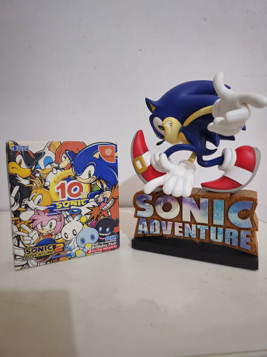 Chrystyan6's tweet photo. @sonic_hedgehog My collection is slowly growing! https://t.co/fJ5ZOjDbv6