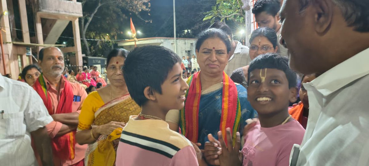 ఈ రోజు మహబూబ్ నగర్ పట్టణం టీచర్స్ కాలనీ లోని శ్రీ వరసిద్ధి వినాయక స్వామి ఆలయంలో సంకటహరచతుర్ది సందర్భంగా స్వామివారిని దర్శించుకున్నాను. ప్రజలందరి సంకటాలు తొలగిపోవాలని వినాయక స్వామి వారిని ప్రార్ధించాను.