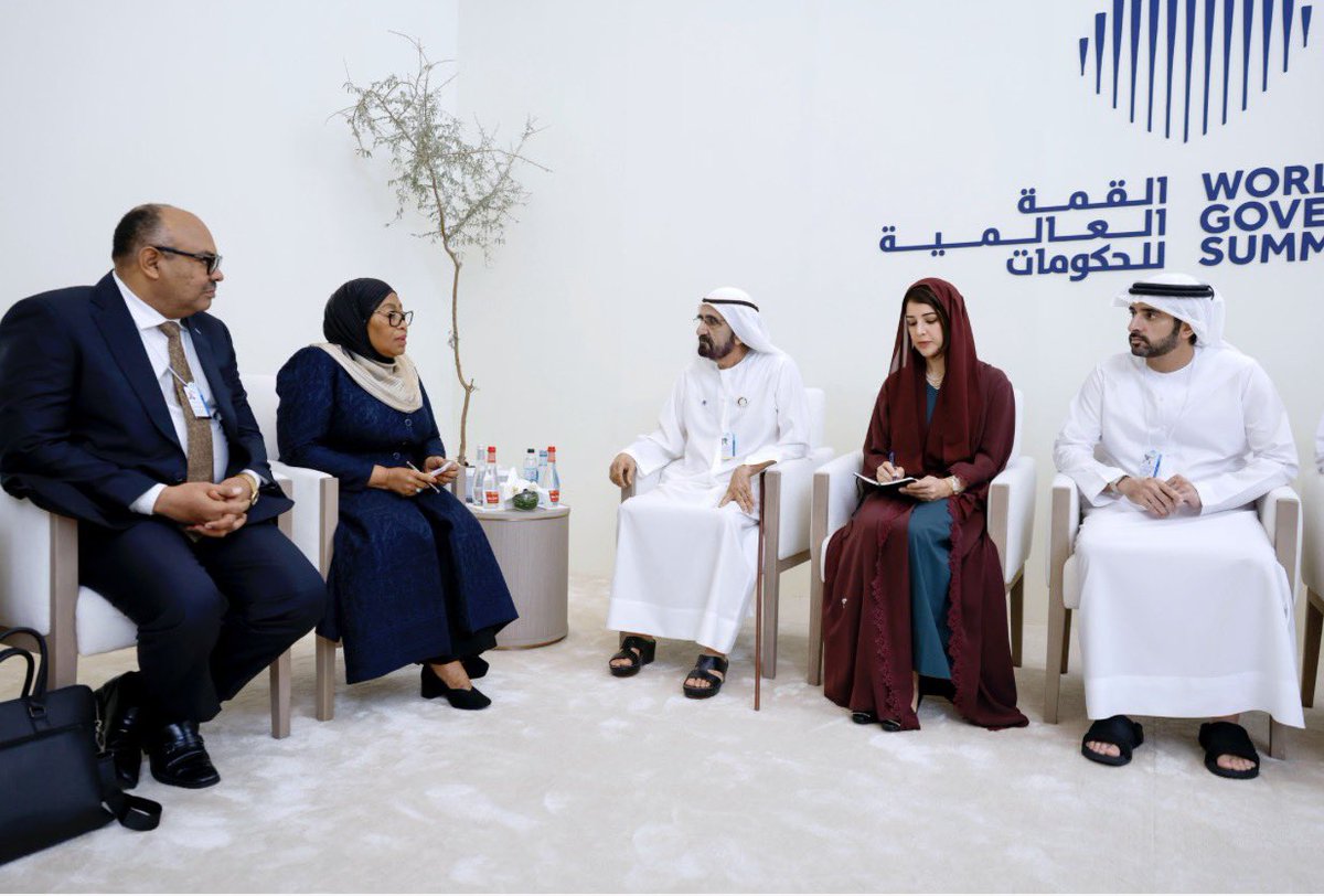 barakawamb's tweet photo. RAIS SAMIA AIMARISHA DIPLOMASIA YA UCHUMI KUPITIA MAZUNGUMZO NA MTAWALA WA DUBAI
Rais Dkt Samia,amekutana na Kufanya mazungumzo na Mtukufu Sheikh Mohammed bin Rashid Al Maktoum, Makamu wa Rais na Waziri Mkuu wa Umoja wa Falme za Kiarabu (UAE) na Mtawala wa Dubai, pembezoni mwa Mkutano wa Dunia wa Serikali (World Governments Summit) 2026 unaofanyika Dubai.
Katika mazungumzo yao,wamejadili fursa mbalimbali za ushirikiano katika sekta za uwekezaji,biashara,uchumi,maendeleo endelevu na mabadilishano ya kitamaduni. Aidha, wamesisitiza umuhimu wa kuimarisha ushirikiano wa kimataifa katika kukabiliana na changamoto za pamoja zinazolikabili dunia,ikiwemo mabadiliko ya tabianchi,maendeleo ya teknolojia na ustawi wa jamii.
Rais Samia ameipongeza UAE kwa uongozi wake madhubuti katika mageuzi ya kiutawala na matumizi ya sera bunifu zinazolenga maendeleo ya muda mrefu. Vilevile, ameonesha dhamira ya Tanzania ya kuendelea kushirikiana na UAE ili kuchochea uwekezaji, kuongeza fursa za ajira na kuboresha maisha ya wananchi.
Mkutano huo unaakisi msimamo wa Tanzania katika kuimarisha diplomasia ya uchumi na kujenga ushirikiano wa kimkakati kwa manufaa ya maendeleo ya taifa.

Kwa maelezo zaidi unaweza kutembelea👇🏿;
https://t.co/MW0DhjTcYe

https://t.co/MW0DhjTcYe