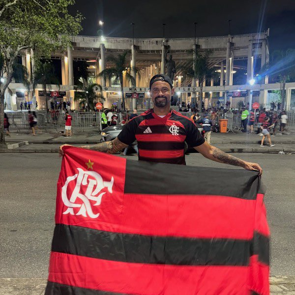 Condenado por homicídio de Eliza Samudio, ex-goleiro Bruno vai a jogo do Flamengo no Maracanã O ex-goleiro Bruno esteve no Maracanã na quarta-feira (4) para assistir ao jogo entre Flamengo e Internacional,