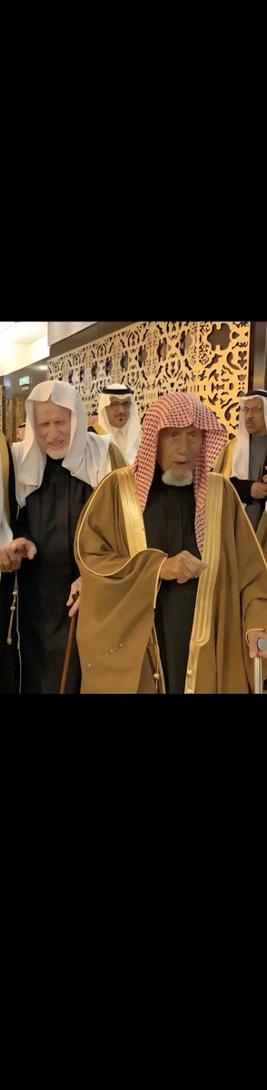 noraha1515's tweet photo. توفّي عَمّي الغالي فهد بن محمد بن عبدالله بن سلمه رحمه الله تعالى وغَفَر له وأسكنه فسيح جناته..
عَمّي هو شقيقُ والدي الأكبر ، وكنتُ أراهما روحًا واحدة في جَسَديْن، فلمْ أرَ محبّةً ووُدًّا بين أخويْنِ كما رأيتُ بينهما وكان والدي لا يَراه إلا قطعةً منه ..
توفّي عَمّي الذي كنتُ أشمُّ فيه عبقَ والدي بعد وفاته وكنتُ أرى في قسماتِ وجهه وحديثه العذب خيالَ والدي (رحمهما الله) ..
كان خبرُ وفاته فاجعة لي 
لكن الموتُ عِبرةٌ وعِظة لمَن قلبُه حيّ، والموتُ لا يأتي باستئذان، والسعيدُ مَن اسْتعدّ، وعمل لِمَا بعد الموت.
#فهد_بن_سلمه
#عبدالعزيز_بن_سلمه