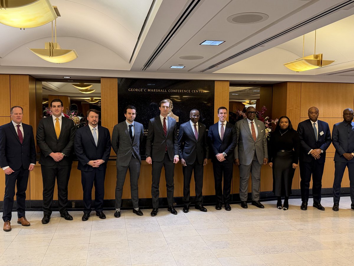 EconatRDC's tweet photo. 📍 Washington D.C. | #RDC #USA 

La République démocratique du Congo et les États-Unis ont tenu la réunion inaugurale du Comité de pilotage conjoint (Joint Steering Committee – JSC), dans le cadre de la mise en œuvre de l’Accord de partenariat stratégique.

Le Vice-Premier Ministre, Ministre de l’Économie nationale @DMukokoSamba y a pris part en qualité de co-président.

Il était accompagné des membres du Gouvernement en charge des Mines, des Affaires étrangères, des Finances ainsi que des représentants de la Présidence de la République et de l’Ambassade de la RDC à Washington.

Cette première session a permis de poser le cadre opérationnel du partenariat et de réaffirmer un engagement commun en faveur de résultats tangibles.

@Presidence_RDC 
@RDC_Minafet 
@financesrdc 
@MinMinesRDC 
@AmbaRdcongoUsa