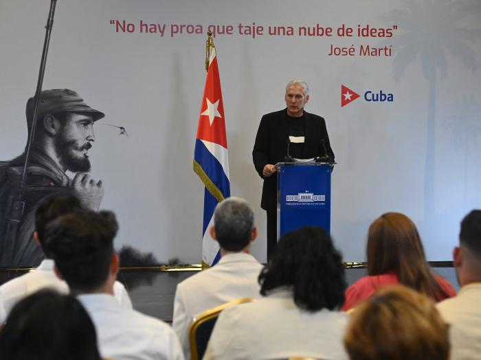 El presidente Miguel Díaz-Canel destacó que #Cuba es un país de #Paz, que no representa una amenaza y que no está en estado de guerra. #Cuba reafirma su disposición al diálogo con EE.UU: 

"...sin presiones, sin condicionamientos y con respeto a la soberanía."