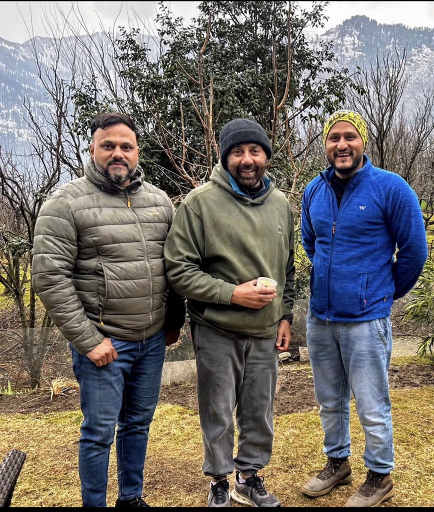 Lucky tourists got the privilege to meet Sunny paji 🔥🔥🔥