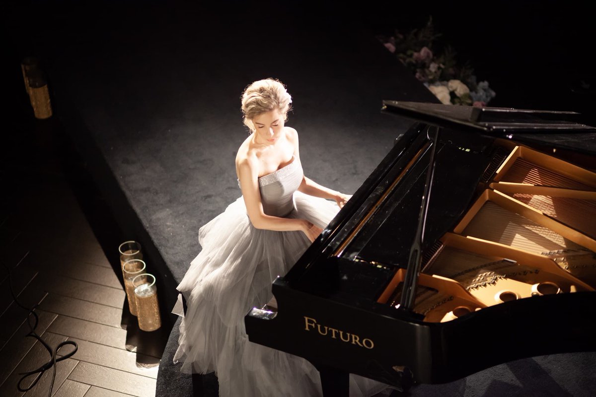 danielafanspage's tweet photo. Daniela Bessia incanta al piano nel video "DIME QUE SI", unendo cuori in tutto il mondo con la sua musica magica. 🎹✨ #DanielaBessia #Musica #Cantante #InternationalStar #sanremo #celebrity #news #canzone  #x #musicvideo #rapunzel

@danielabessia https://t.co/K40xkFlF4f