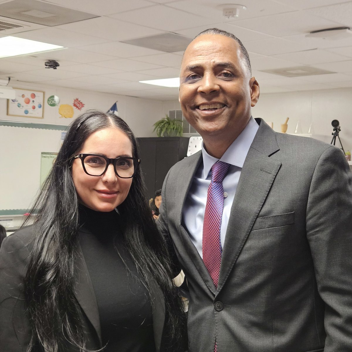 Principal Chavira, Dr. Sue A. Shook Elem. tweet media